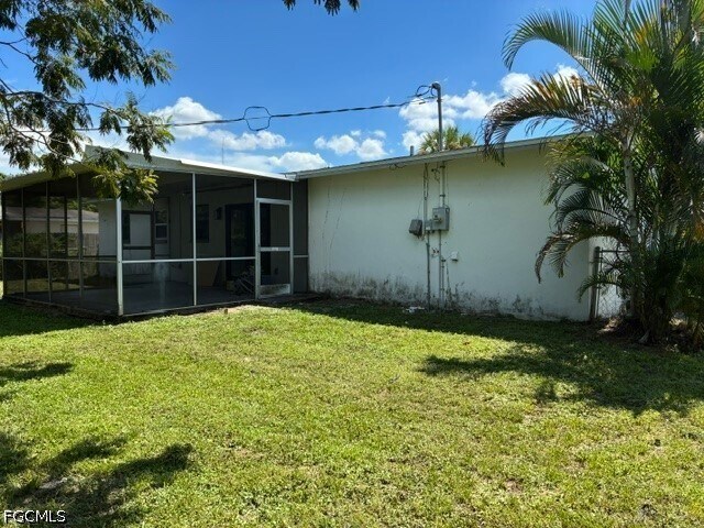 Building Photo - 913 Entrada Dr