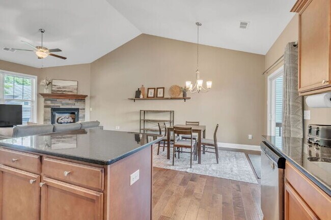 Building Photo - Charming 3-Bedroom Furnished Haven with Co...
