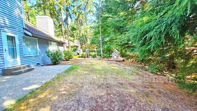Building Photo - 6559 Gleneagle Ave SW