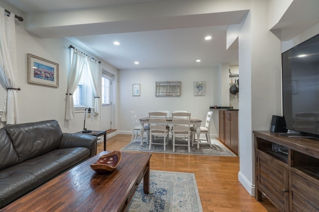 Building Photo - 19 Garrison St