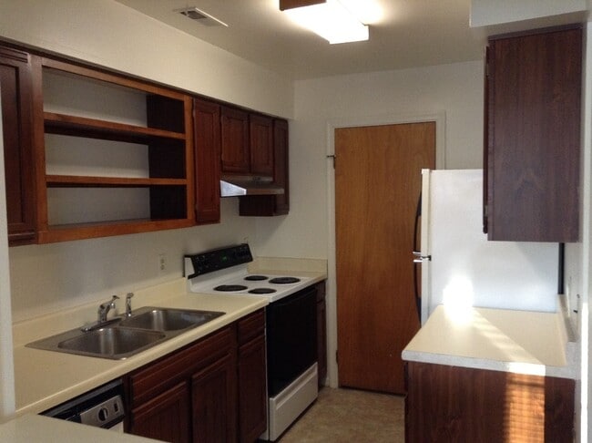 Building Photo - 1508 Fairfax Dr