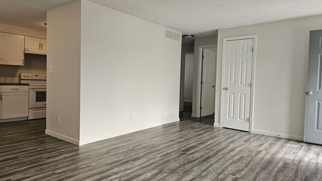 Building Photo - 1953-1953 S Owyhee St