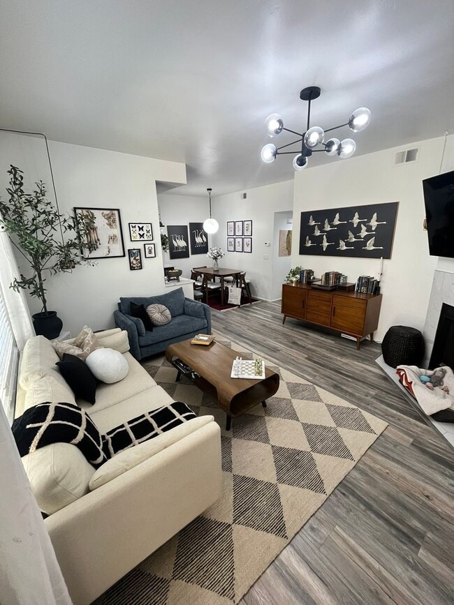 Building Photo - Stunning 2-Bed, 2-Bath Renovated Home with Private Patio & Parking!