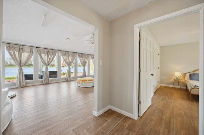 Building Photo - 911 Brook Forest Dr