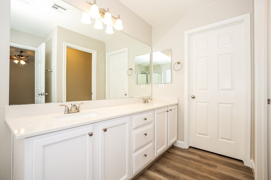 Building Photo - 7132 Mercurio Ave