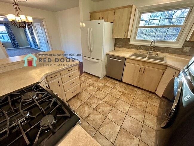 Building Photo - Modern 2 Bed / 1 Bath Duplex | Prime Great Falls Location |