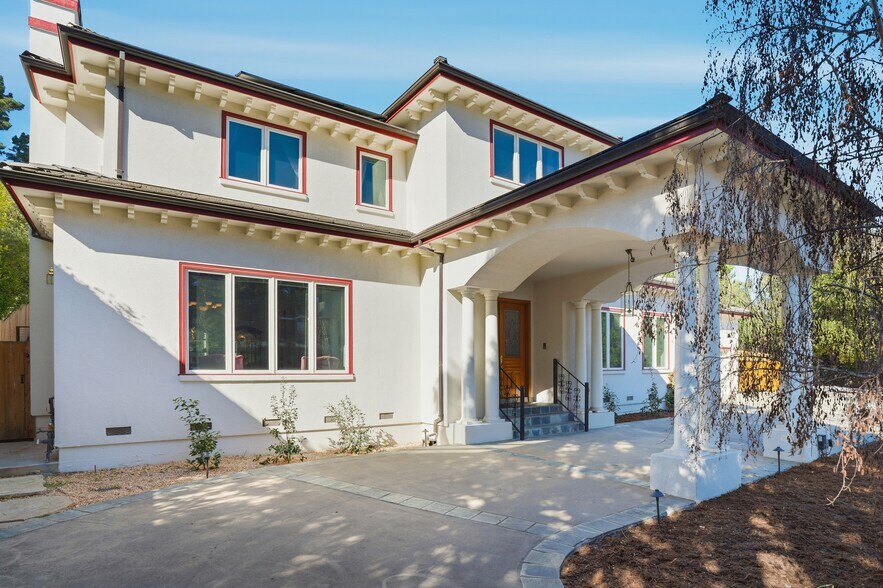 Building Photo - 544 Sunset Way