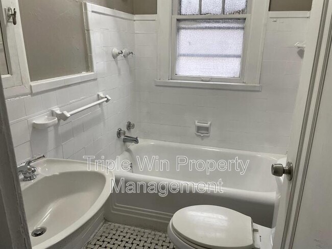 Building Photo - 424 Abston St