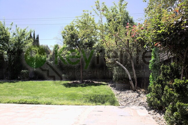 Building Photo - 9024 Alderson Ave