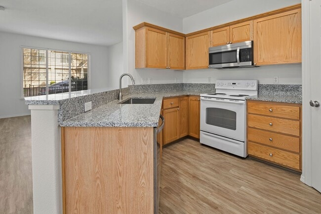 Building Photo - 1611 SW San Mateo Terrace
