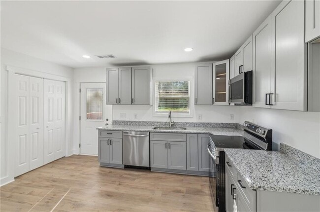 Building Photo - 4179 Hanes Dr