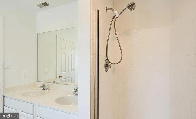 Building Photo - 4 Maya Way