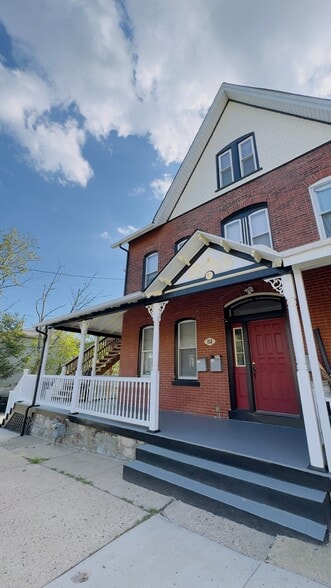 Building Photo - 153 2nd Ave