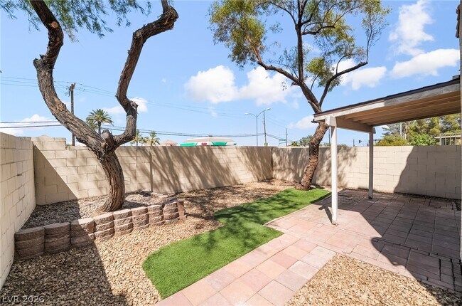 Building Photo - 1656 Cloister Ave