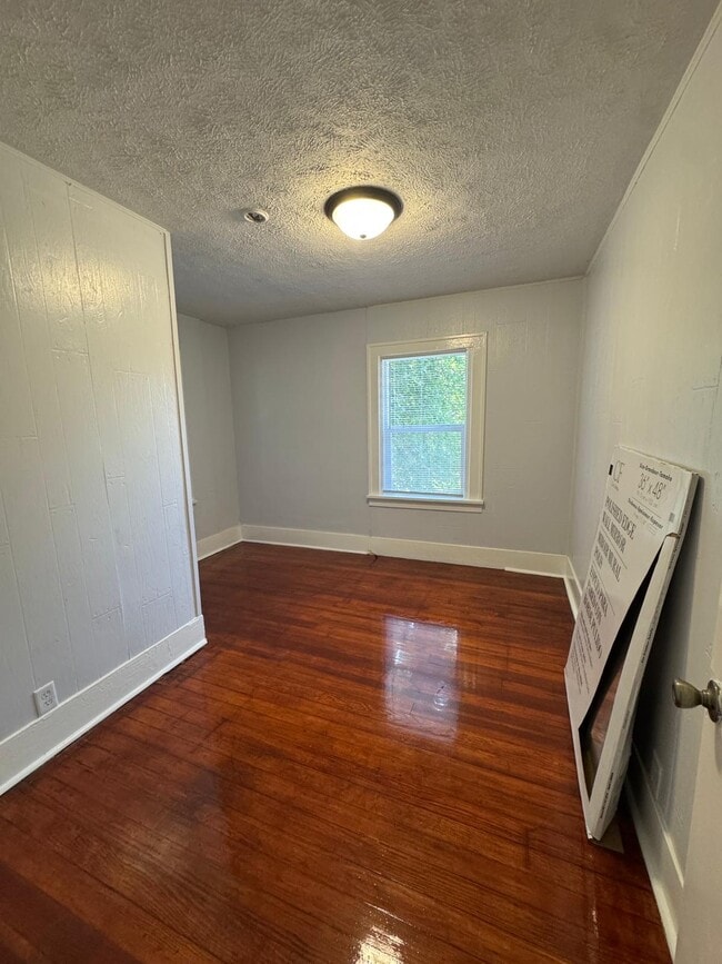 Building Photo - 401 Altgeld St
