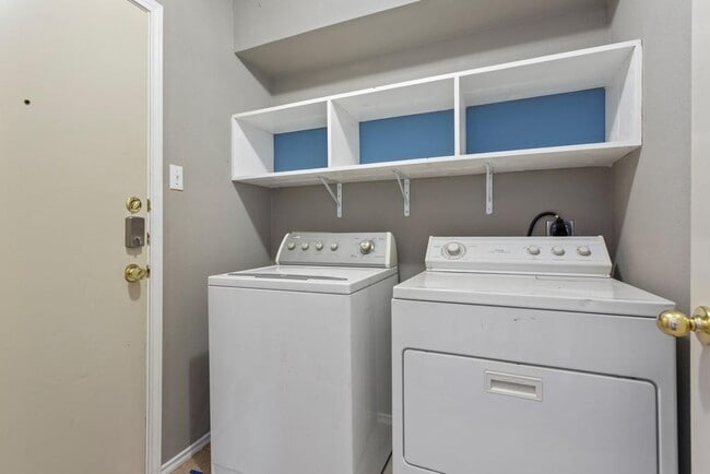 Building Photo - 14404 Ballycastle Trail