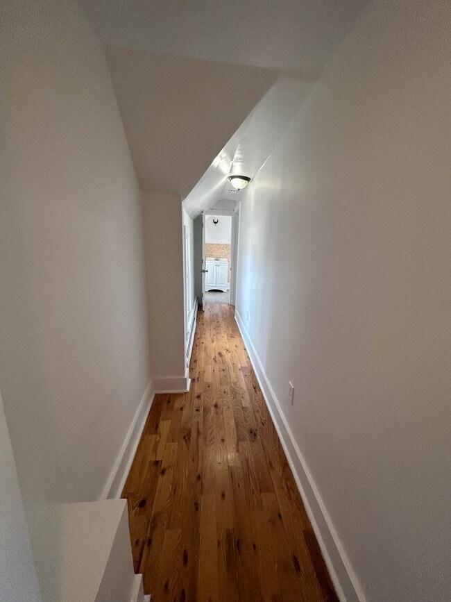 Building Photo - Lovely 4 Bedroom Single Family House in Neptune!