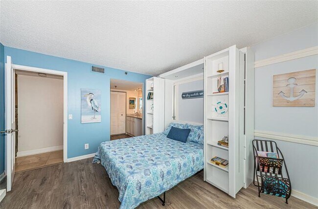 Building Photo - 6322 Palma Del Mar Blvd S