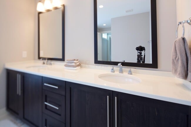 Building Photo - 84 N 6th St