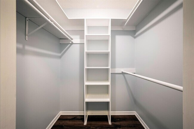 Building Photo - 2352 Triway Ln