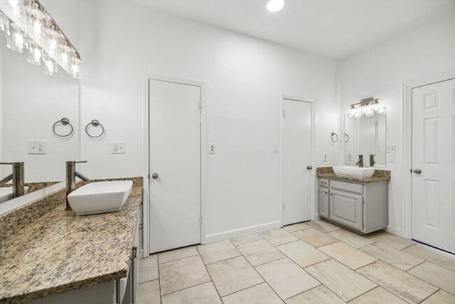 Building Photo - Stunning 4 bedroom 3.5 bath with office that sits on 1.5 acres in ALEDO ISD