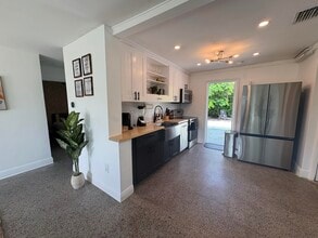 Building Photo - 2711 NE 11th Terrace