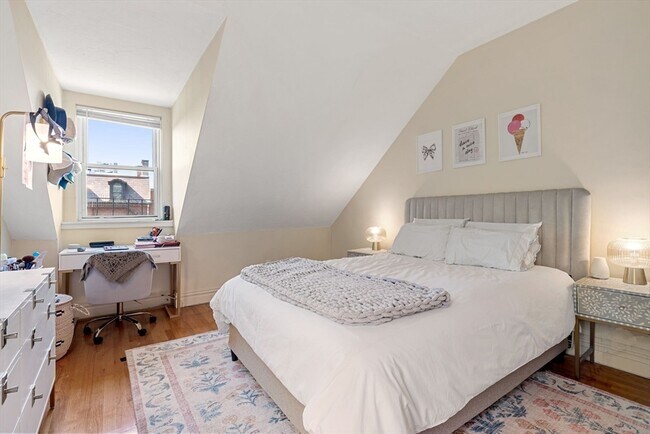 Building Photo - 70 Rutland St