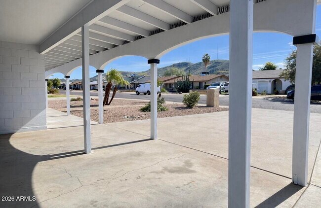 Building Photo - 2022 W Eugie Ave