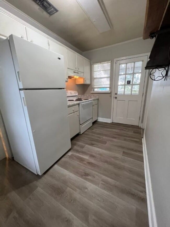 Building Photo - Home For Rent