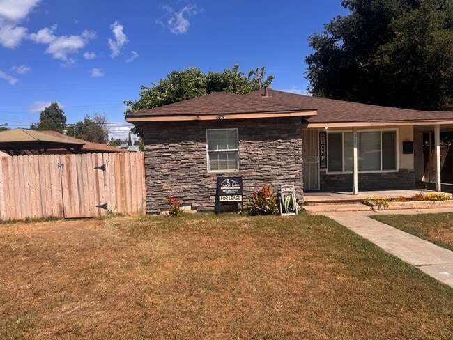 Building Photo - Beautifully Updated 4/2 in Old Fig