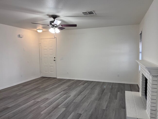 Building Photo - First Floor Condo - W. Tropicana Ave.