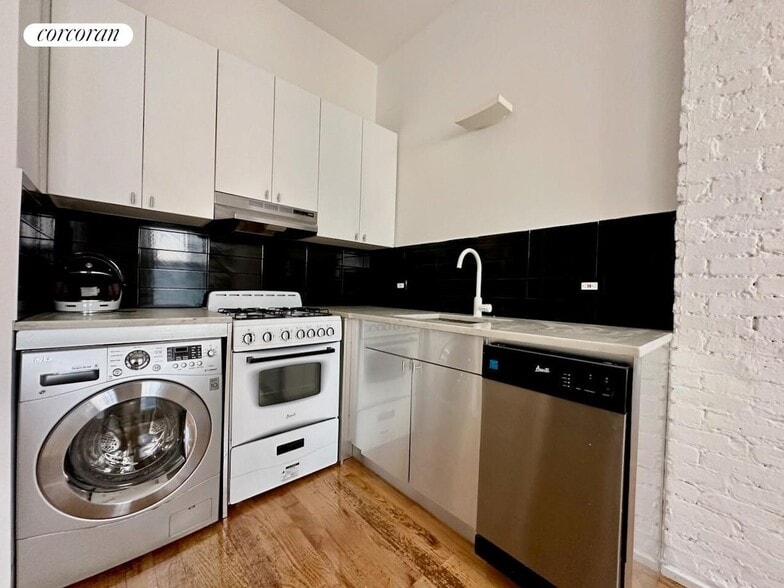 Building Photo - 410 W 36th St.