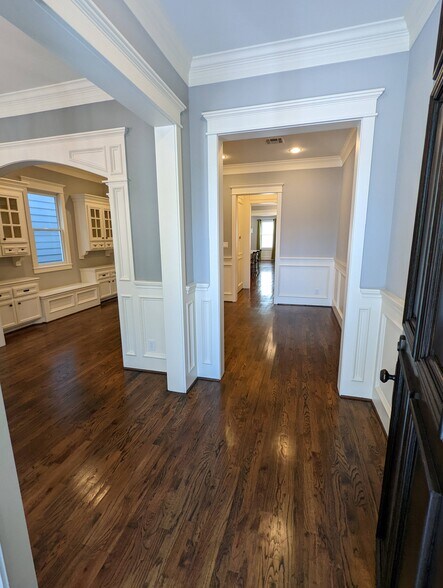 Building Photo - 722 E 29th St