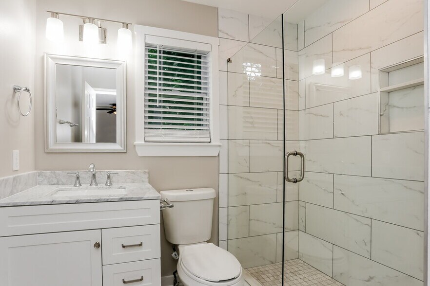 Building Photo - 2661 Deerfield Cir