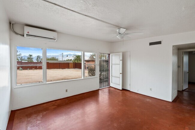 Building Photo - 2230 E Spring St