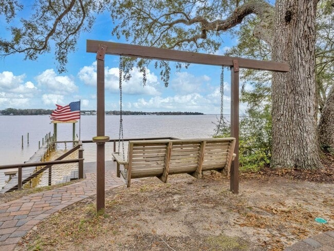 Building Photo - Waterfront Home in Niceville on the Bay wi...