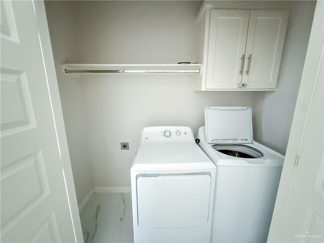 Building Photo - 17 Puffin Ave