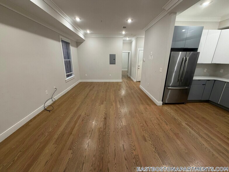 Building Photo - 464 Sumner St