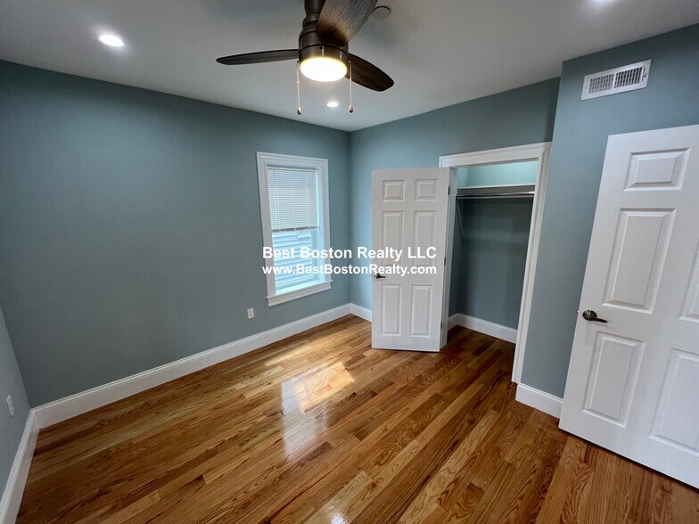 Building Photo - 15 Harold St