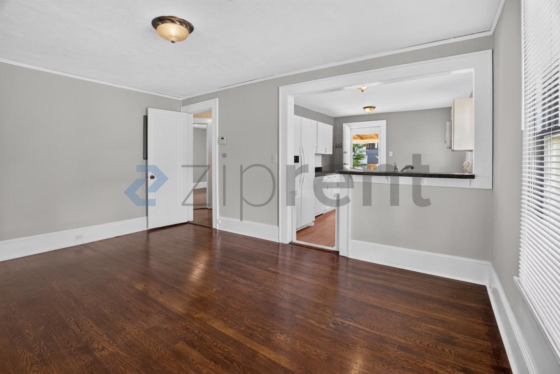 Building Photo - Unit