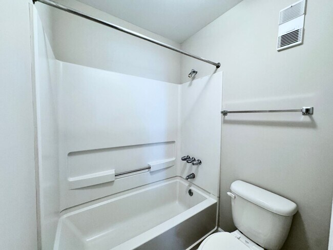 Building Photo - Updated 1st Floor/1-Level Condo Available ...