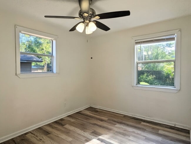 Building Photo - 121 Rue Max St