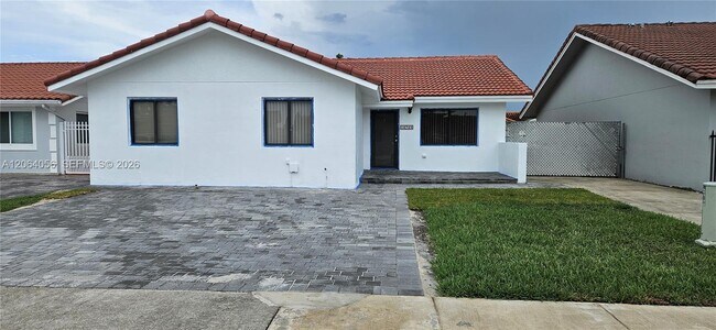 Building Photo - 14765 Kendale Lakes Blvd