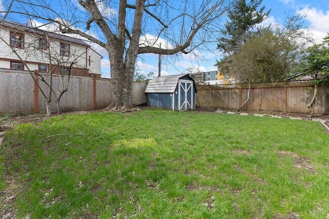 Building Photo - Stunning Craftsmen Beauty 3/1.5  bath 2000 sf! -ALBERTA/CONCORDIA