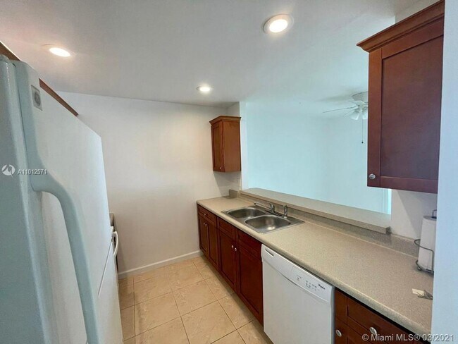 Building Photo - 5020 Elmhurst Rd