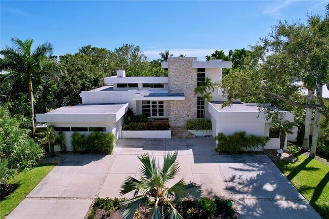 Primary Photo - 1347 Harbor Dr