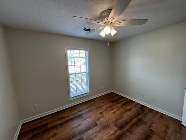 Building Photo - New On the Market!