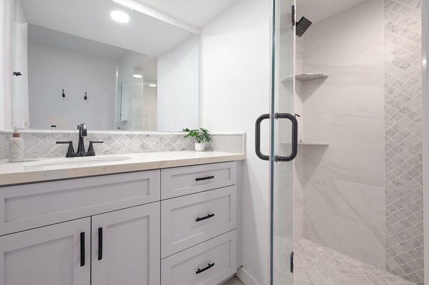 Building Photo - 121 S Palm Dr