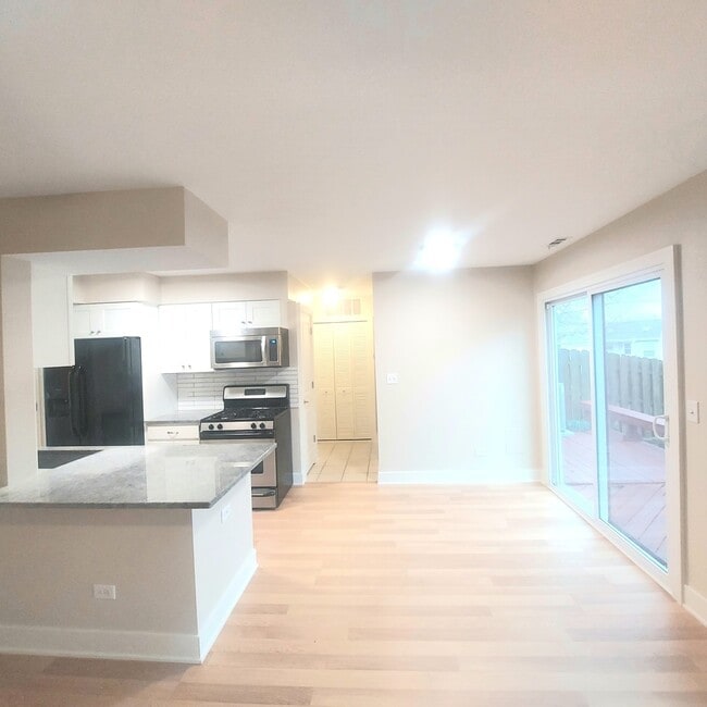 Building Photo - 617 Yale Ln