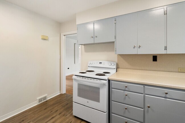 Building Photo - 559 Bailey St